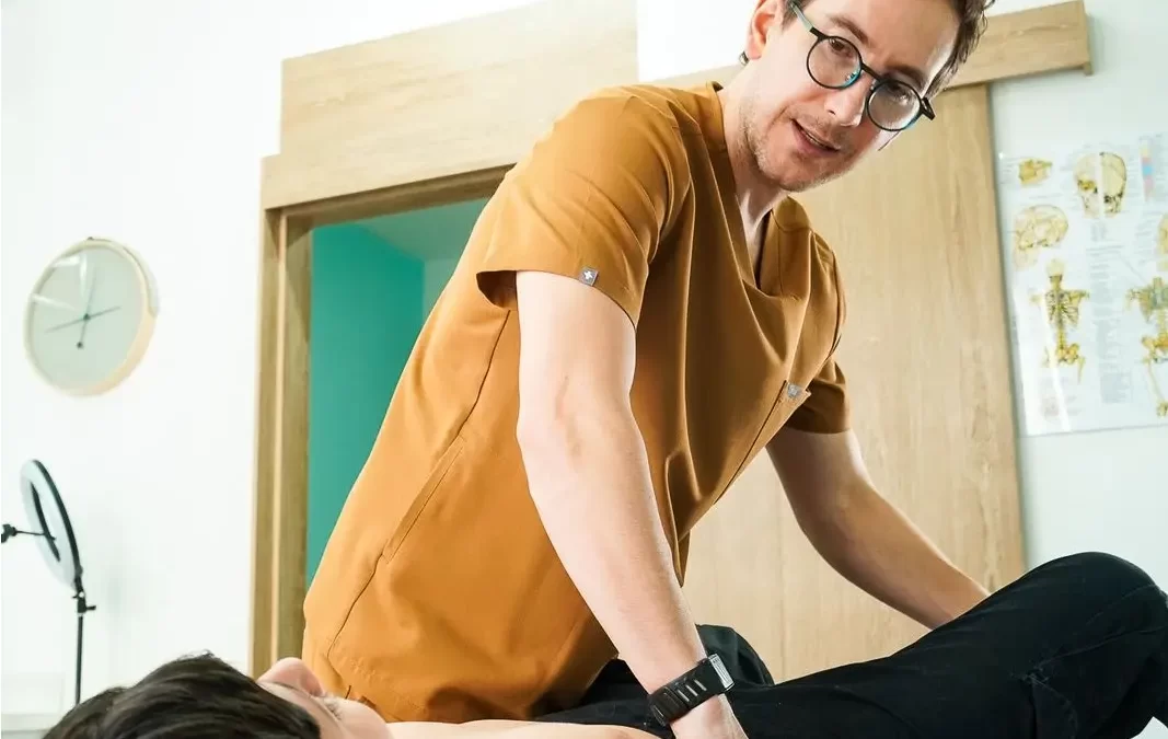 Ajustes quiroprácticos en los niños, construyendo las bases de una vida saludable